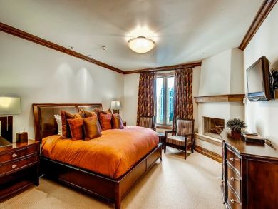 Bedroom Large bed